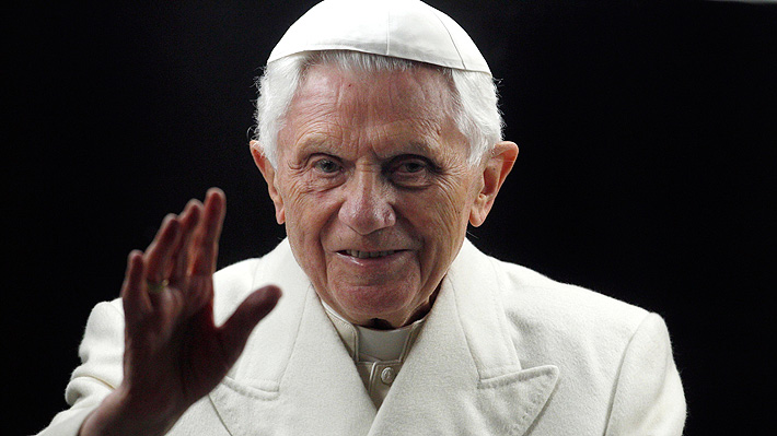 "Un hombre anciano al final de su vida": Benedicto XVI ve disminuir sus fuerzas