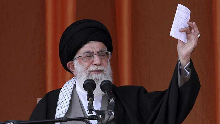 Ayatolá Ali Jamenei tilda a Donald Trump de "payaso" que sólo finge apoyar a la población iraní