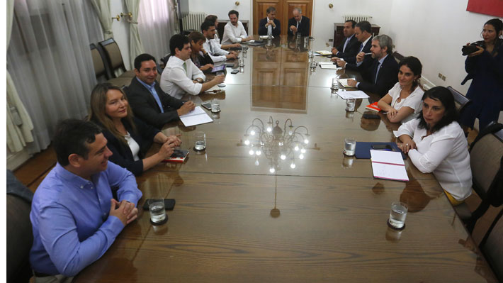 Resultados de la CEP y críticas al comité político abren debate sobre cambio de gabinete en Chile Vamos
