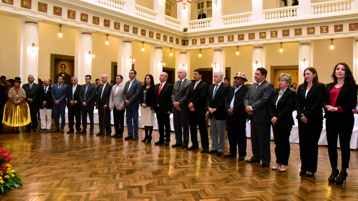 La Presidenta interina de Bolivia ratificó su nuevo gabinete luego que todos los antiguos ministros renunciaran