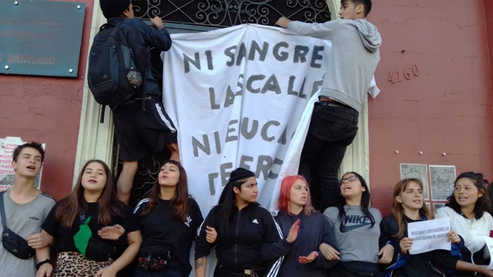 Manifestantes de la ACES protestan en la U. de Valparaíso a un día de que se rinda por tercera vez la PSU
