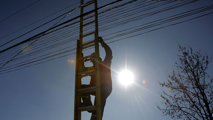 Corte de energía eléctrica afectó a 600 mil clientes en varias comunas de la Región Metropolitana