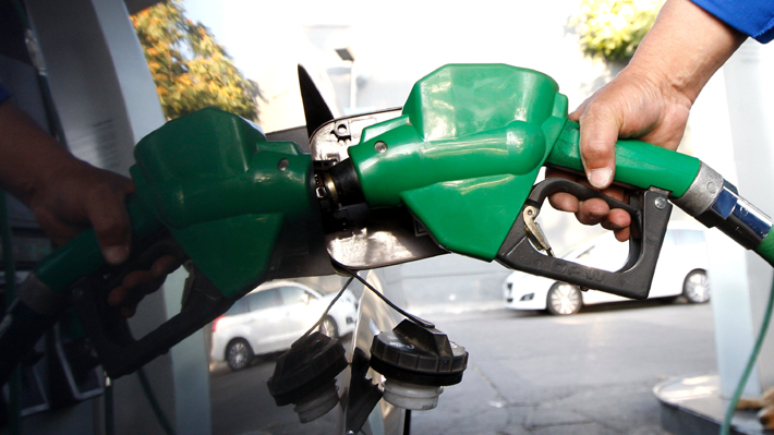 Hacienda proyecta nuevas bajas en el precio de las bencinas "si se mantienen las condiciones internacionales"