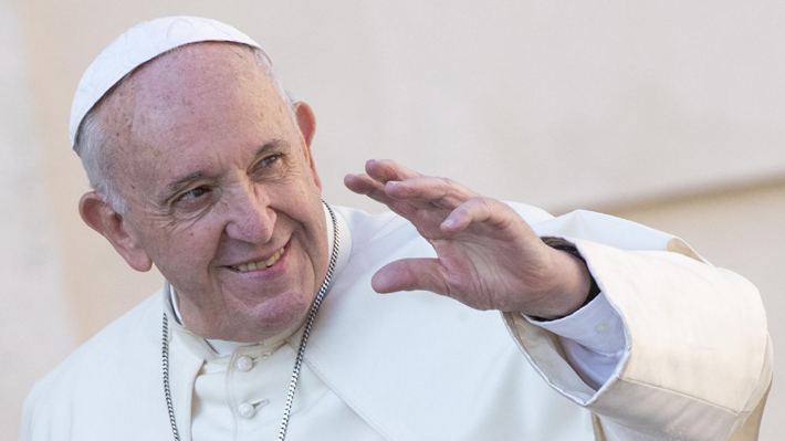 Papa Francisco cierra la posibilidad de ordenar sacerdotes a hombres casados