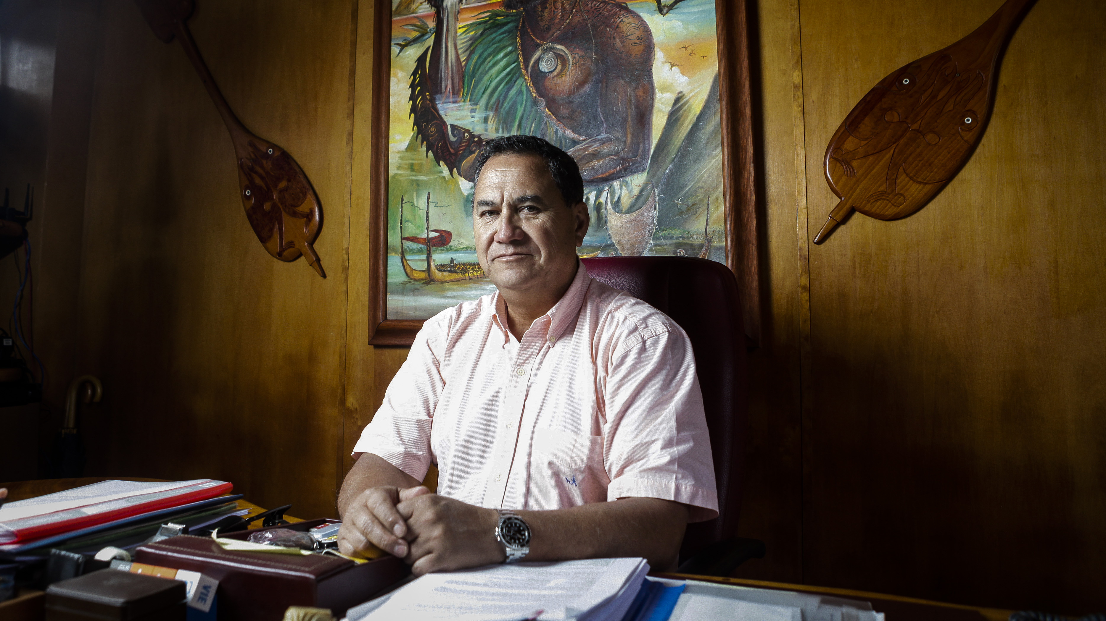Rapa Nui: Alcalde respalda consulta que elimina norma que rebaja penas por abusos sexuales pero insiste en la autodeterminación