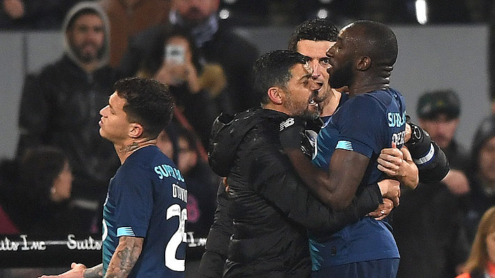 Jugador del Porto explota ante insultos racistas y abandona la cancha... Mira las imágenes