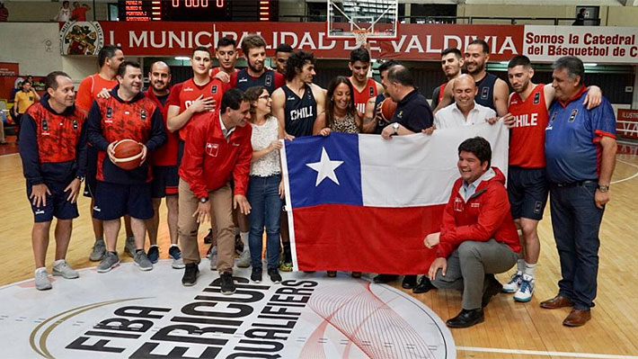 Polémica en la "Roja" del básquetbol en la previa de las Clasificatorias a la Americup: Seleccionado se marginó de foto con la ministra