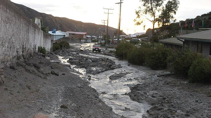 Fuertes lluvias en el norte dejan a casi 50 mil clientes sin energía eléctrica en Arica
