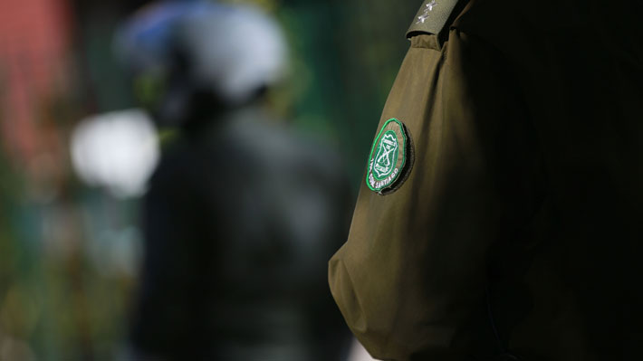 La ofensiva de Carabineros tras el 18-O: Han presentado 400 querellas y denuncian amenazas a familiares de policías