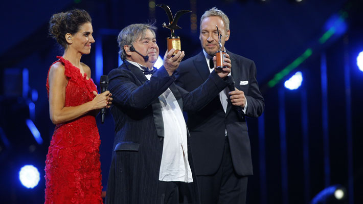 Un emocionado y agradecido Ernesto Belloni recibió los máximos galardones en Viña 2020 y aseguró que "despertó"