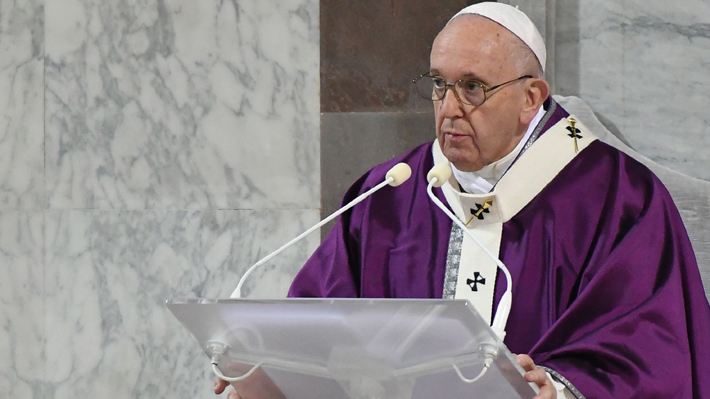 Papa Francisco canceló su asistencia a reunión con la curia en Roma por presentar una gripe