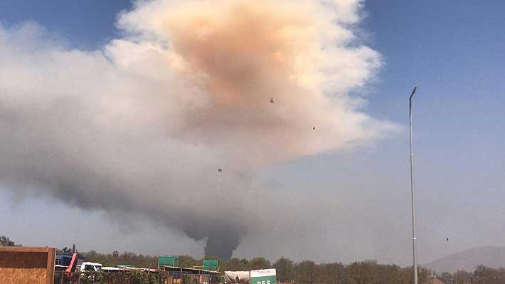 Incendio afecta a una bodega en las cercanías del Aeropuerto de Santiago