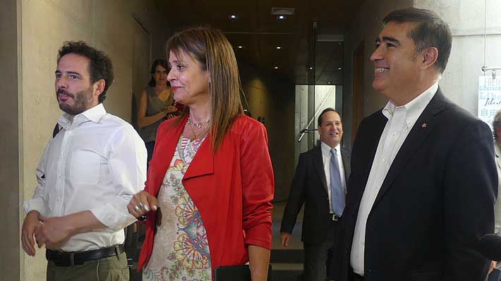 Oficialismo pacta apoyar convención mixta tras reunión de Chile Vamos con Presidente