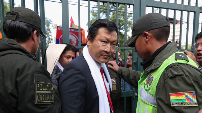 Polémica en Bolivia: Partido le quita respaldo a candidato y presenta otro a dos meses de las elecciones