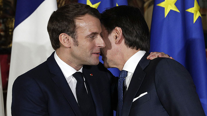 No m&aacute;s doble beso en Francia y la comuni&oacute;n solo en las manos: Las medidas que se toman en el mundo por el coronavirus