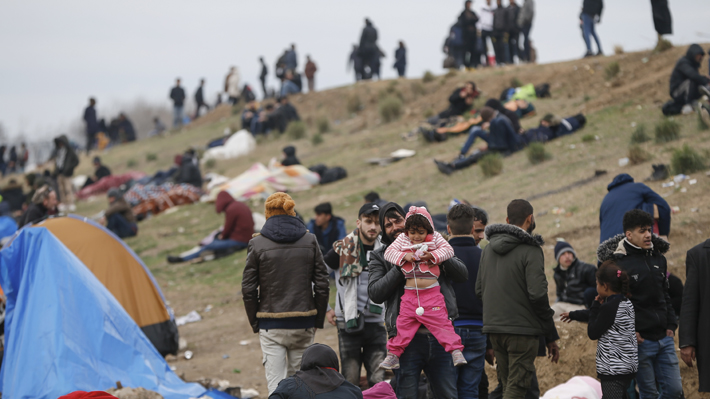 Decenas de ONG piden a la UE que intervenga en la situación de migrantes menores de edad en islas griegas