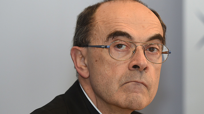 Papa Francisco acepta la renuncia de cardenal francés absuelto de encubrimiento de casos de abuso