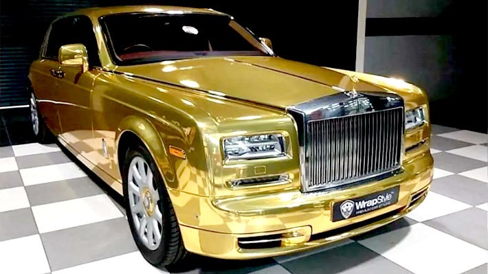 Millonario indio compró un Rolls-Royce Phantom “bañado en oro” para usarlo  como taxi 