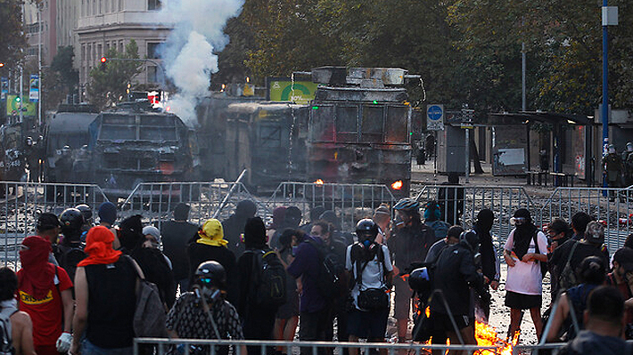 Incidentes, suspensión de buses RED y cierre de la L4A del Metro marcan una nueva jornada de protestas en Santiago
