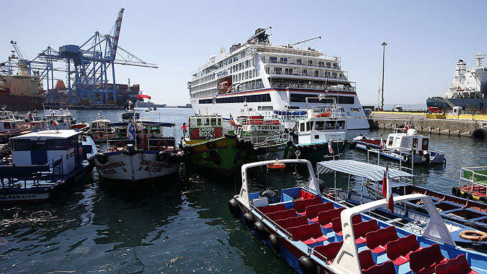 Sector turístico de Chile se declara en "riesgo" tras prohibición de recalada de cruceros: "Muchas empresas van a tener que cerrar"