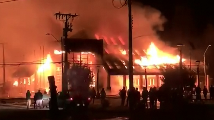 Incendio deja con pérdidas totales a edificio de la municipalidad de Futaleufú en la Región de Los Lagos