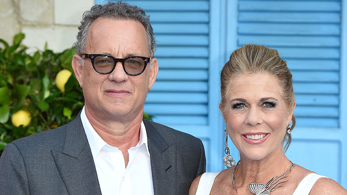 Periodista australiano que se reunió dos veces con la esposa de Tom Hanks antes de ser diagnosticada dio positivo a Covid-19