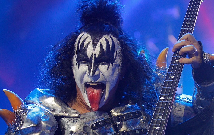 El particular mensaje de Gene Simmons para animar el aislamiento: "Piensen que todo el mundo ahí fuera es un zombie"