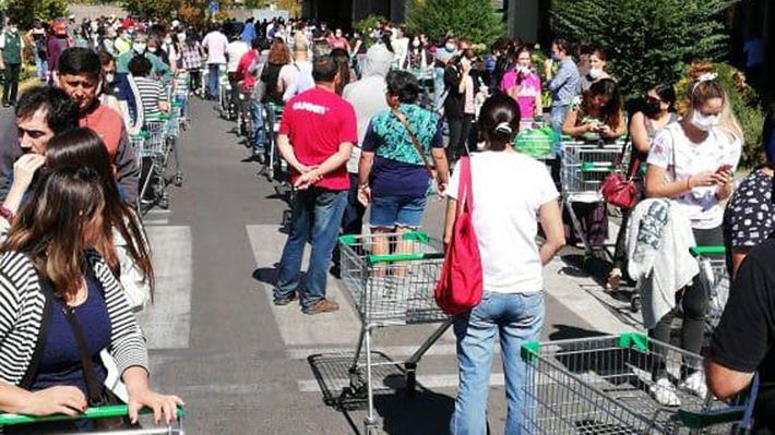 Alcaldes de Chillán y Osorno piden calma ante saturación de supermercados en la previa de la cuarentena total