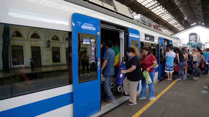 Presidente anuncia "luz verde" para la construcción de tren entre Santiago-Batuco