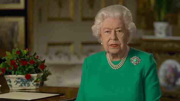 Revisa completo el emotivo discurso de la Reina Isabel en que llama a la "unidad" para superar la crisis del coronavirus