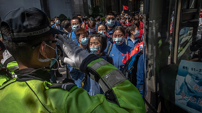 Wuhan se despide del personal médico que colaboró en la emergencia por el coronavirus