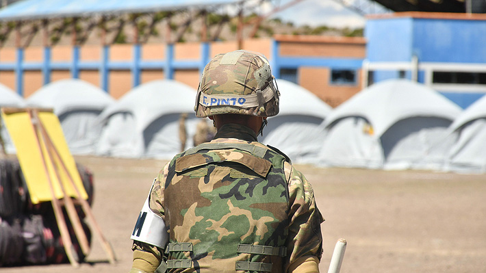 Tensión en frontera boliviana: Personas intentan ingresar desde Chile y se enfrentan con Ejército