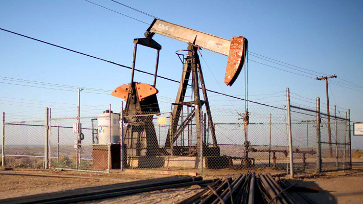 Kuwait dice que potencias petroleras buscan reducir producción en hasta 15 millones de barriles por día