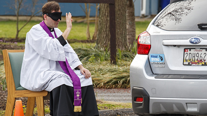 Galería | "Cambio de hábito": así es como las autoridades religiosas y los fieles se adaptan al coronavirus