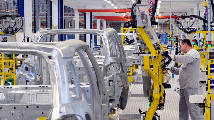 Fabricantes de autos comienzan a retomar la producción de manera gradual en algunos países de Europa