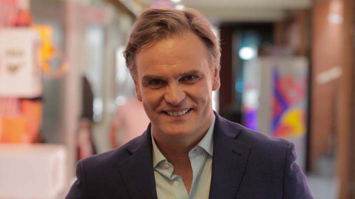 Amaro G&oacute;mez-Pablos comparti&oacute; el peculiar cumplea&ntilde;os que le arm&oacute; a su madre respetando el distanciamiento social