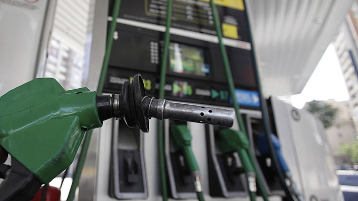 Colapso petrolero: ENAP estima que precios de las bencinas podrían seguir bajando en Chile