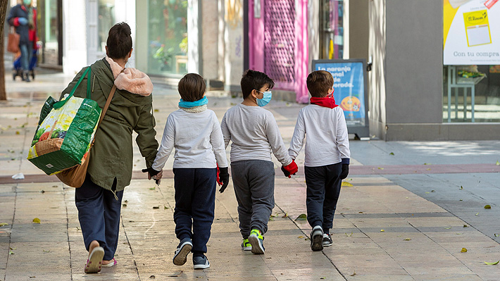 Gobierno de España permitirá a los niños salir a la calle a dar paseos en medio de cuarentena