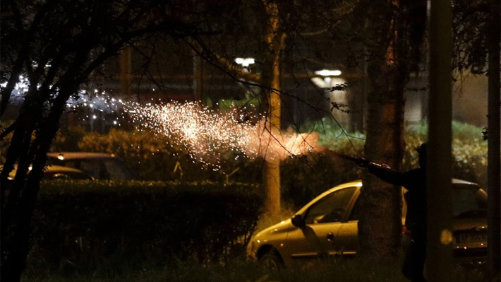 Barrios de la periferia de París registran cuarta noche consecutiva de disturbios