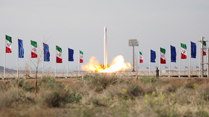 Irán lanza con éxito su primer satélite militar para reforzar su defensa, en medio de tensiones con EE.UU