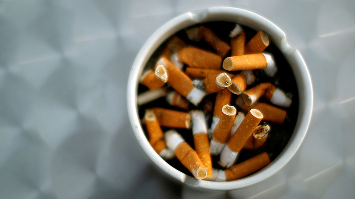 Científicos franceses sugieren que la nicotina ayudaría a pacientes con covid-19: Advierten que no es un incentivo a fumar