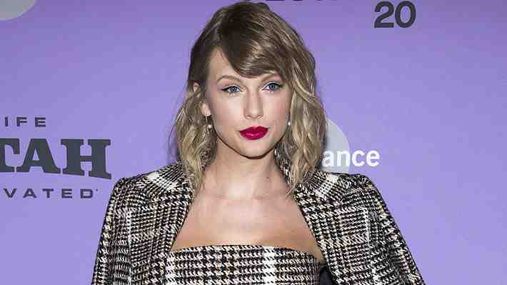 Taylor Swift vuelve a enojarse con su ex sello por publicar disco sin su permiso: "Es solo otro caso de avaricia desvergonzada"