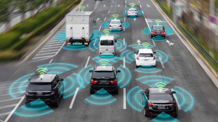 Industria automotriz de EE.UU. promete avanzar en tecnología que conecta vehículos con infraestructura inteligente