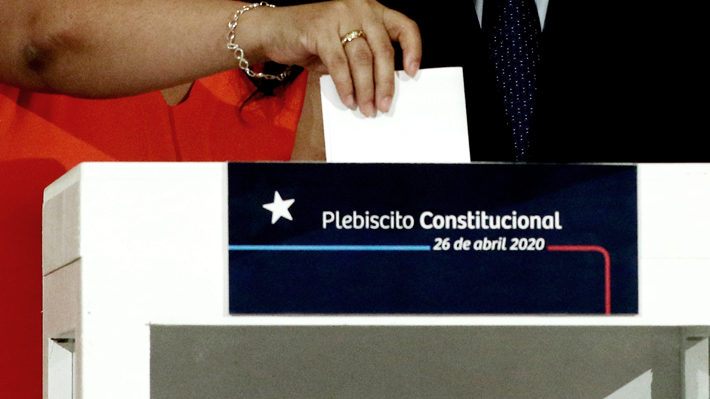 Oposición califica de "inexplicable" y "preocupante" la posibilidad de postergar el Plebiscito y apunta al Gobierno