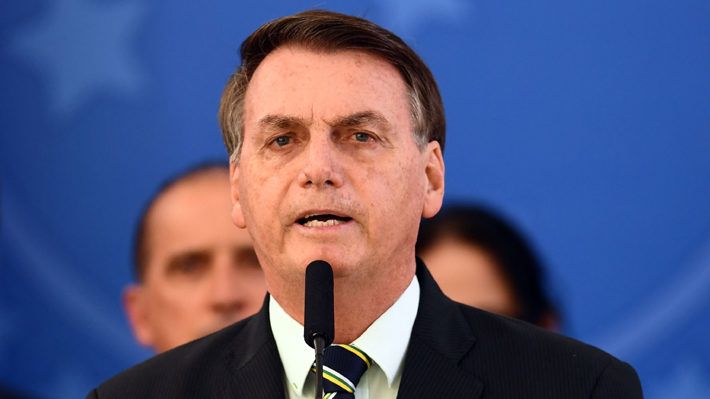 La respuesta de Bolsonaro tras brusca alza de muertes por covid-19 en Brasil: "Soy el Mesías, pero no hago milagros"