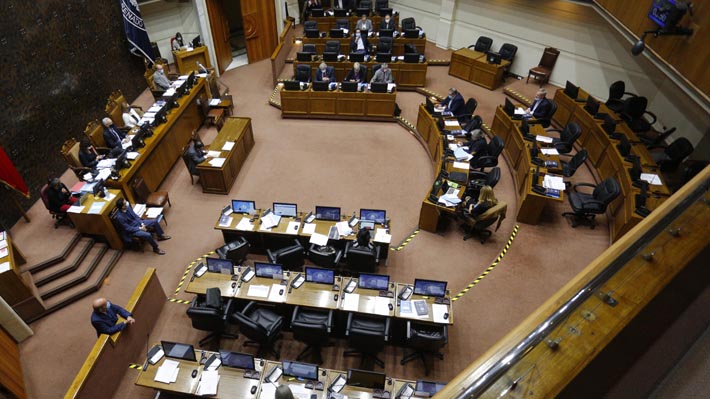 Senado aprueba con cambios proyecto que rebaja la dieta parlamentaria: Iniciativa vuelve a la Cámara