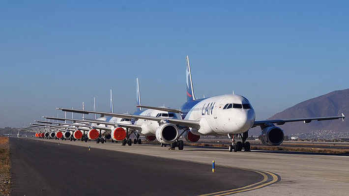 "La profunda crisis" en la aviación: En qué están las aerolíneas en Chile y sus planes para retomar las operaciones