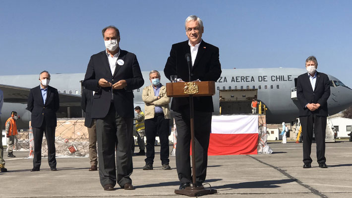 Presidente Piñera recibe 117 ventiladores mecánicos que llegan por donación de la CPC: Es la primera entrega de 500 aparatos