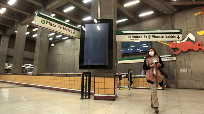 Estación Baquedano de Metro reabrió tres de sus accesos después de permanecer cerrada seis meses