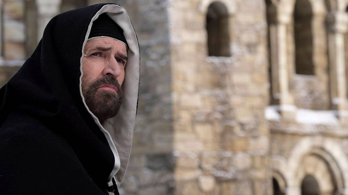 Estrenan en Chile "El nombre de la Rosa", la miniserie que adapta la obra de Eco: "Es un retrato bastante exacto del libro"